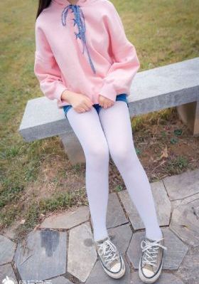 鬓边有朵栀子肥